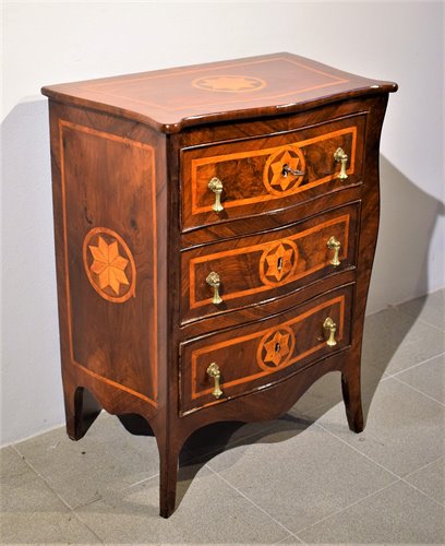 Petite commode galbée